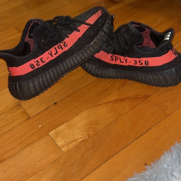 Yeezys, . Size 5 1/2 barley worn also comes in box they originally came in . - Picture 3 of 3